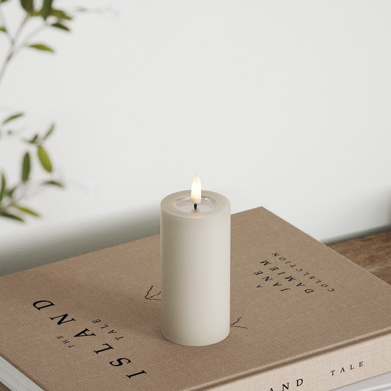 Deluxe Homeart LED Pylväskynttilä Ø 5 x 10 cm Hiekanvärinen