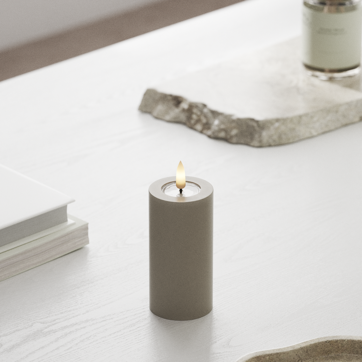 Deluxe Homeart LED Pylväskynttilä Ø 5 x 10 cm Hiekanvärinen LED Pylväskynttilä 1