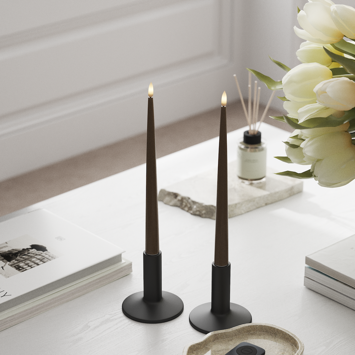 Deluxe Homeart LED Kapea kynttilä lakalla, 2 kpl 28 cm Karamelli LED Kapea kynttilä 1