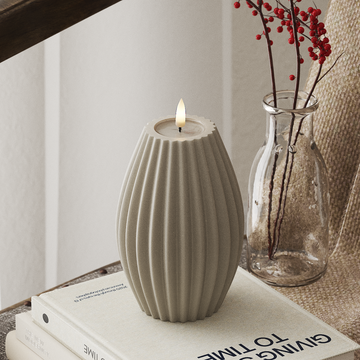 Deluxe Homeart LED uritettu kynttilä D 10 x K 15 cm Hiekanvärinen LED uritettu kynttilä 4