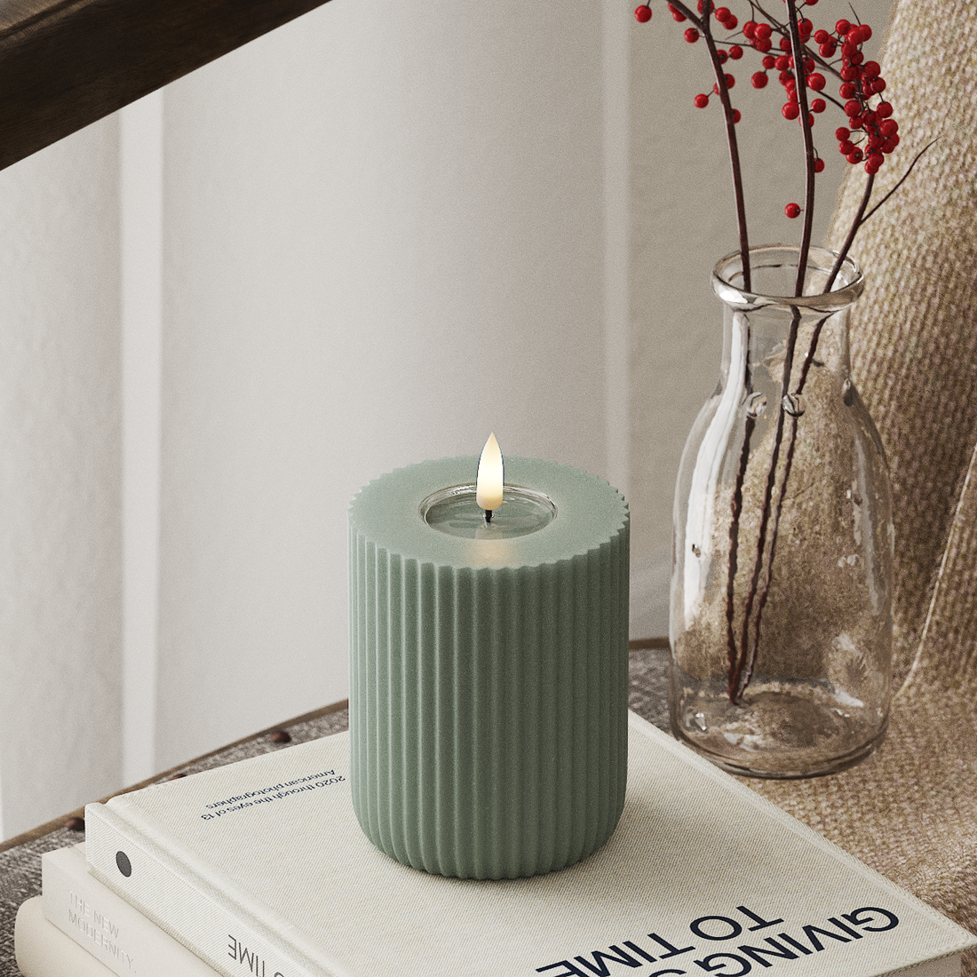 Deluxe Homeart Solid Stripe LED Pylväskynttilä Ø 8 x 10 cm Salviavihreä LED Muoto 4
